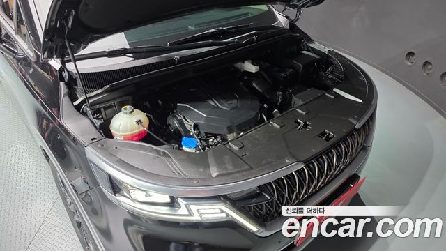 Kia Canival Diesel 7-Seater Signature — photo 1 of 20