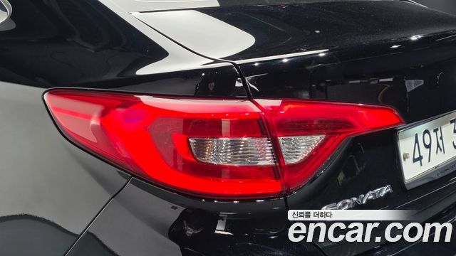 Hyundai Sonata 2.0 Premium — photo 1 of 33