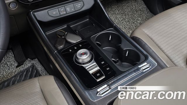 Kia Canival Diesel 9-Seater Signature — photo 1 of 34