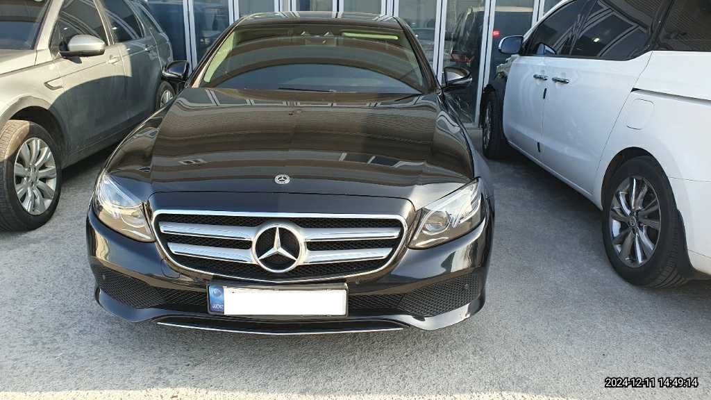 Mercedes-Benz E220 d 4Matic — photo 1 of 5