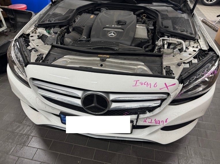 Mercedes-Benz C350 e — photo 1 of 5