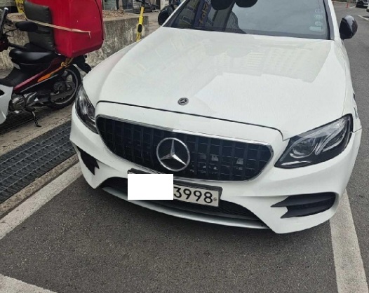 Mercedes-Benz E220 d — photo 1 of 5