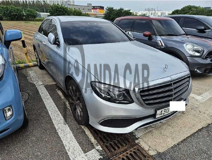 Mercedes-Benz E220 d — photo 1 of 5