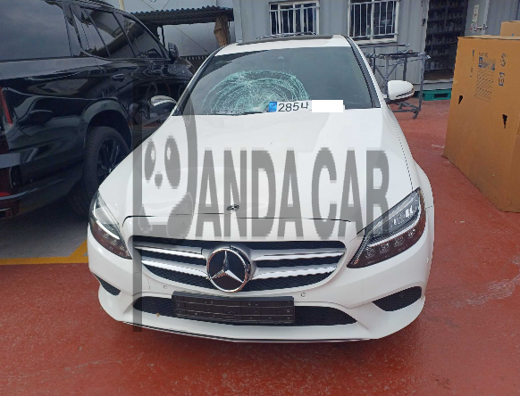 Mercedes-Benz C200 — photo 1 of 5