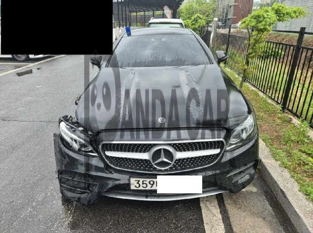 Mercedes-Benz E220 d Coupe — photo 1 of 5