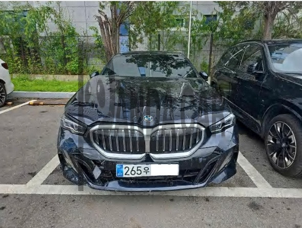 BMW 520i — photo 1 of 5