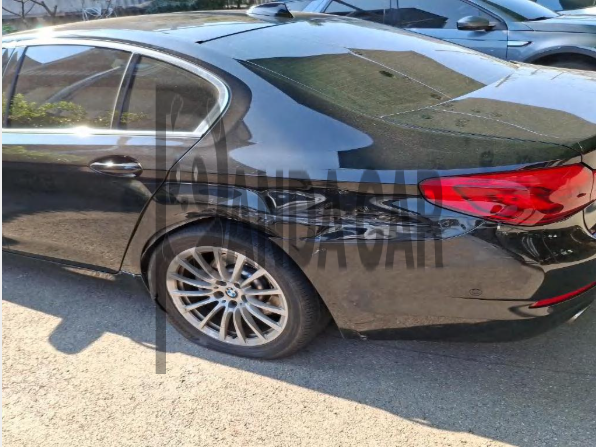 BMW 520i Luxury — photo 1 of 4
