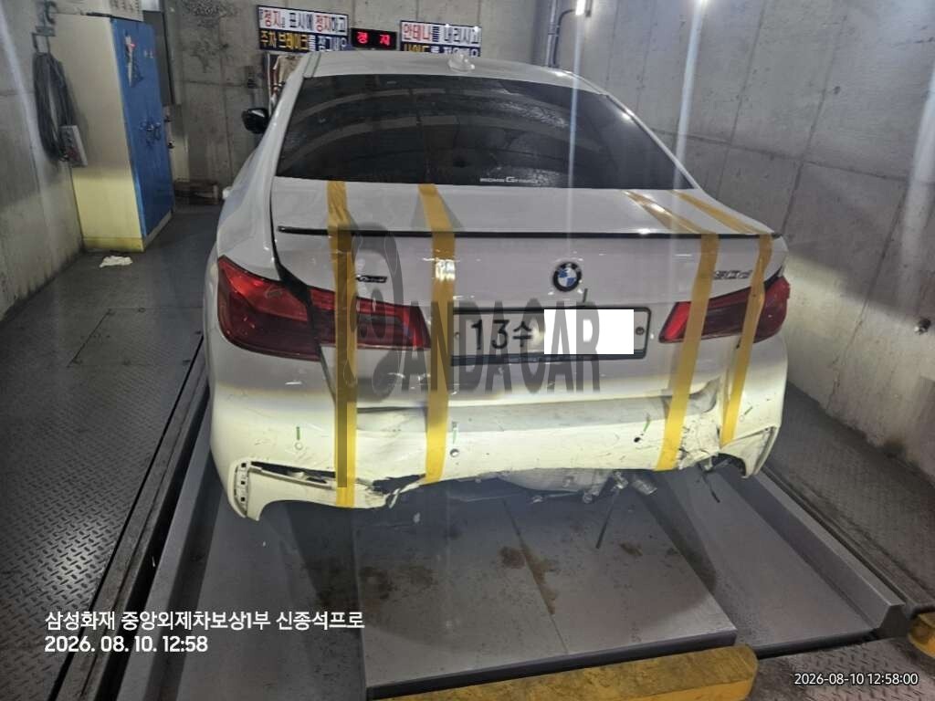 BMW 520d xDrive — photo 1 of 5