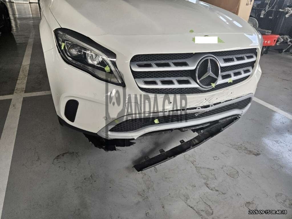 Mercedes-Benz GLA220 — photo 1 of 4