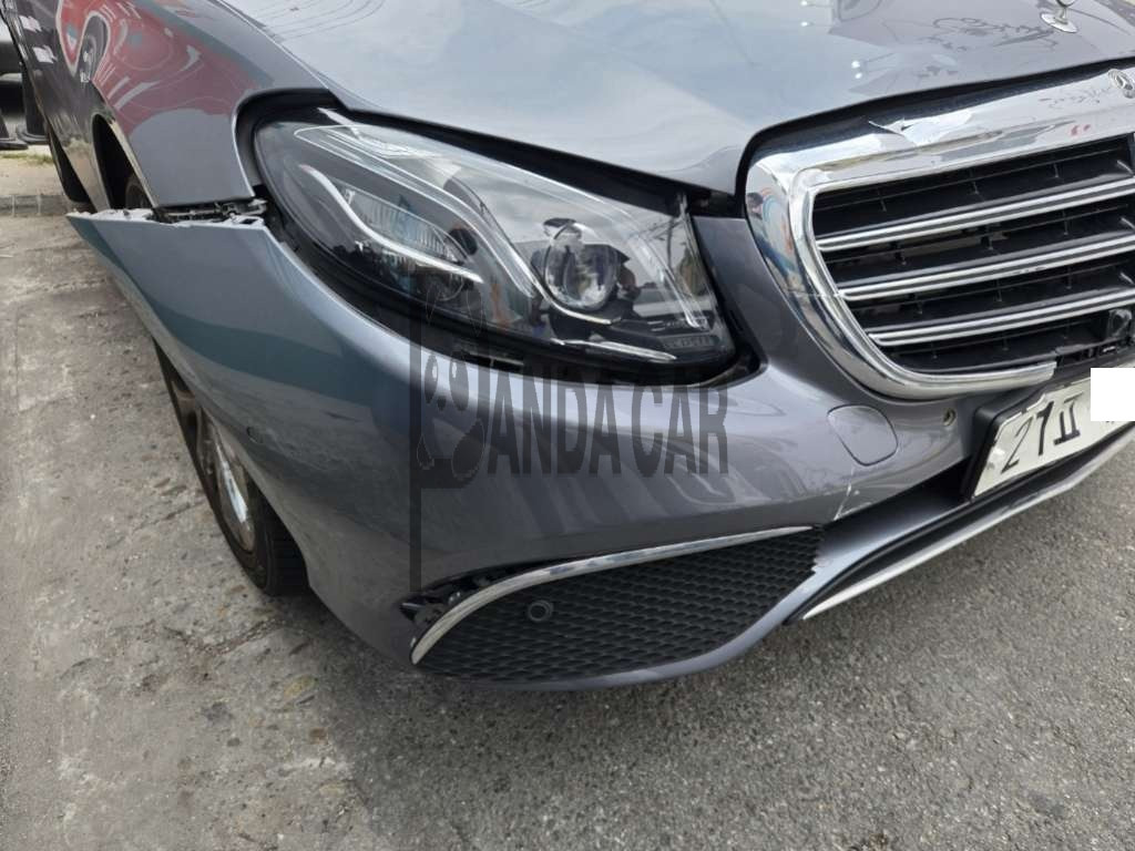 2017 Mercedes-Benz E300 4Matic, photograph 4
