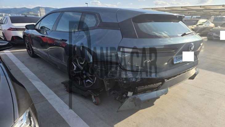 2022 BMW iX xDrive50, photograph 4