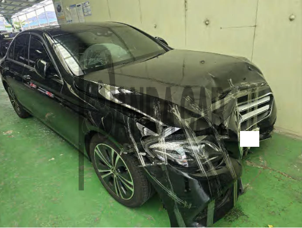2020 Mercedes-Benz E 300, photograph 1