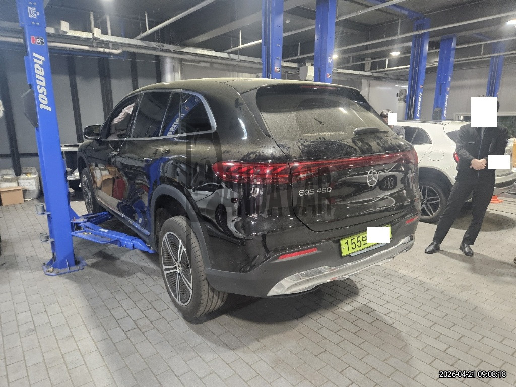 2023 Mercedes-Benz EQS450 4MATIC SUV, photograph 3