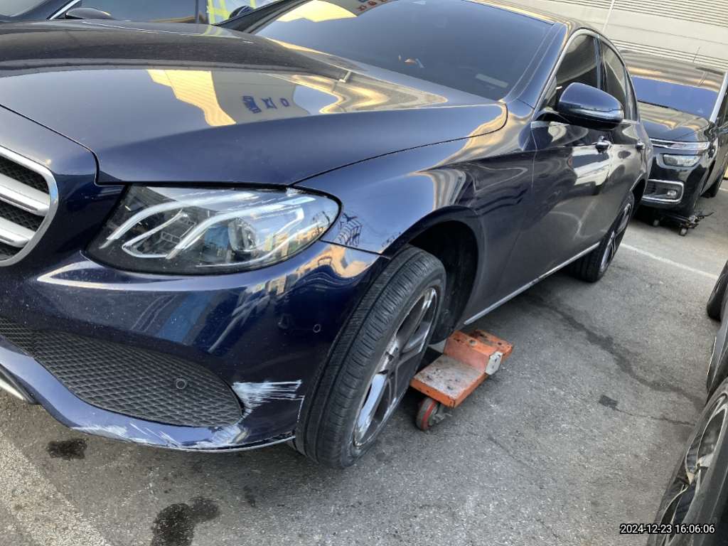 2019 Mercedes-Benz E300, photograph 4