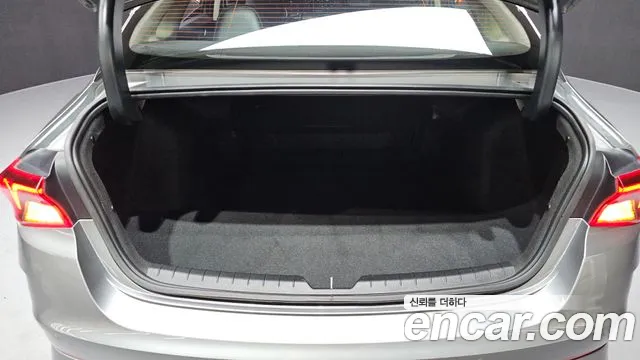 2021 Kia K5 Prestige, photograph 3