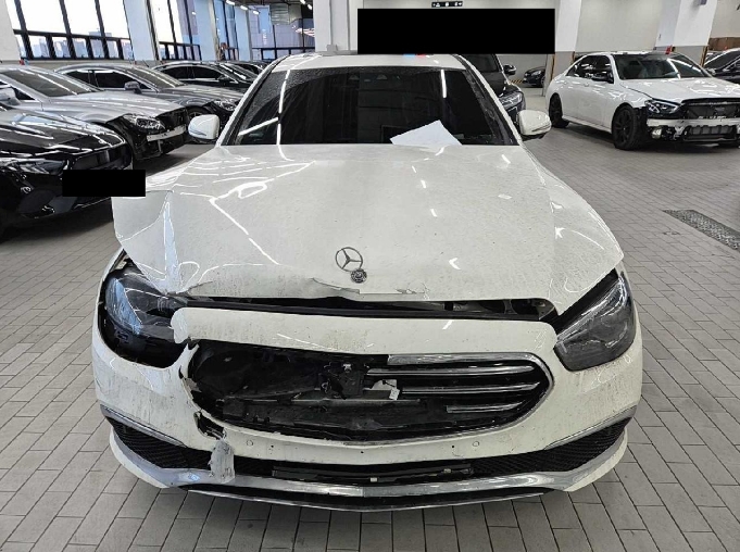 2022 Mercedes-Benz E250, photograph 1