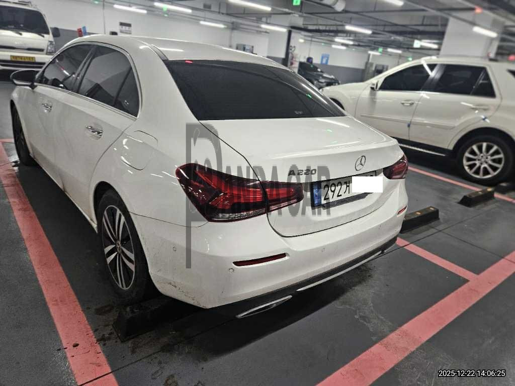 2022 Mercedes-Benz A220 Sedan, photograph 5