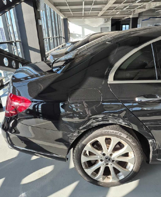 2020 Mercedes-Benz E 300 4MATIC, photograph 4