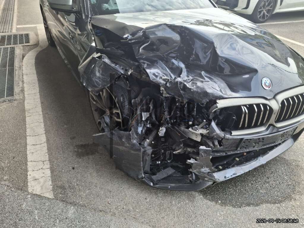 2021 BMW M550i xDrive, photograph 1