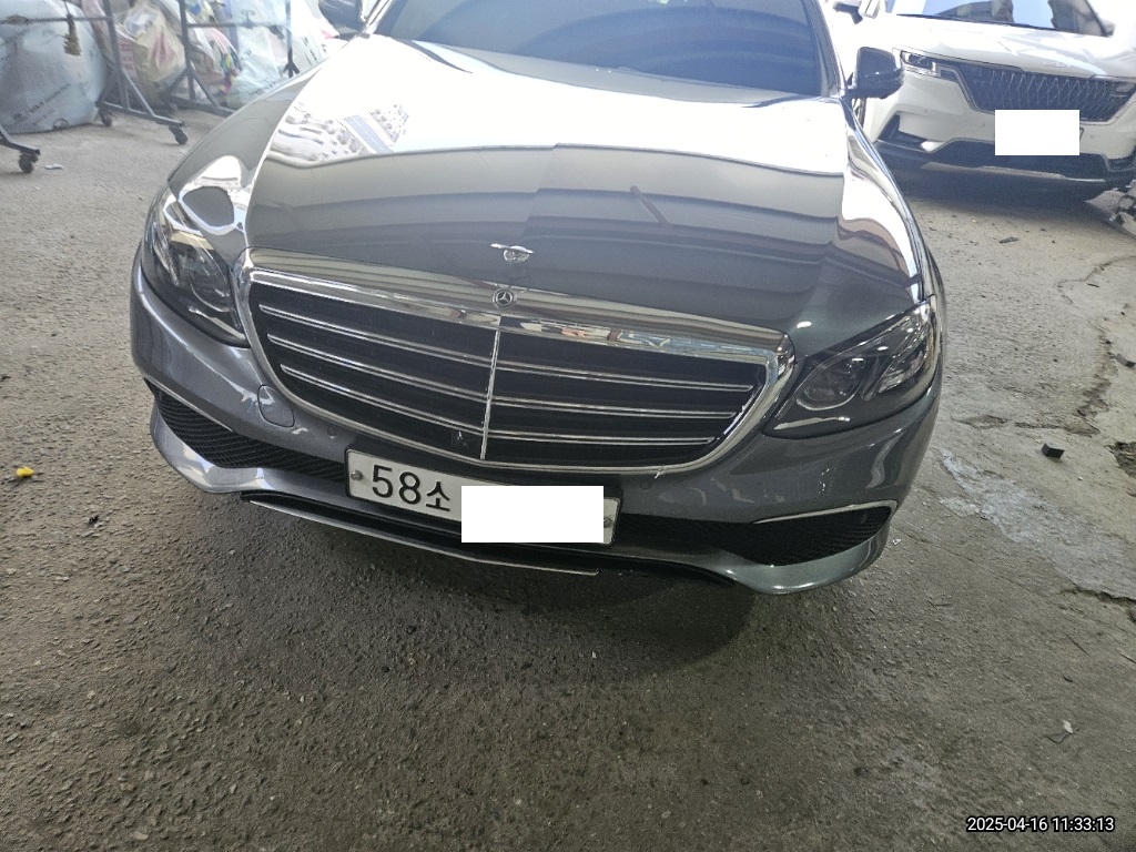 2019 Mercedes-Benz E300 4Matic, photograph 2
