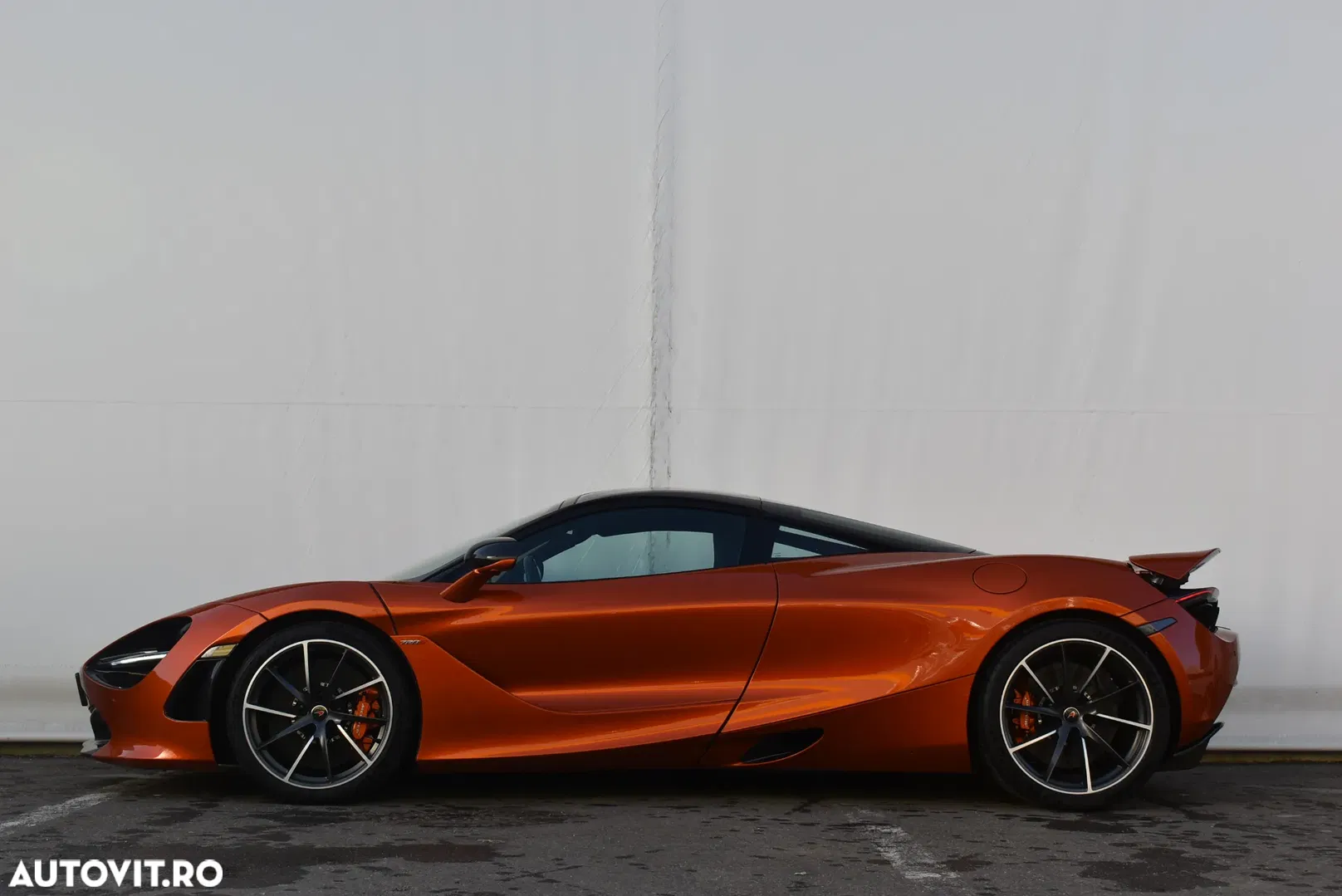 2017 McLaren 720S, photograph 3