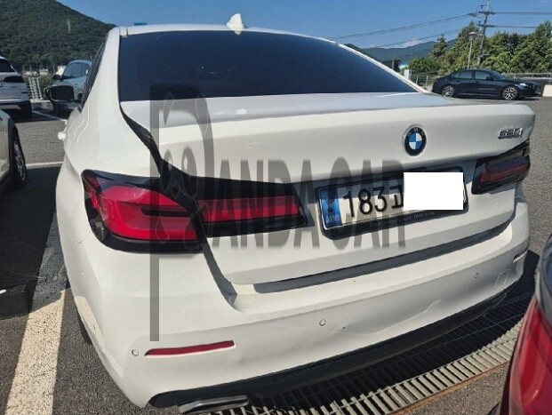 2021 BMW 520i, photograph 2