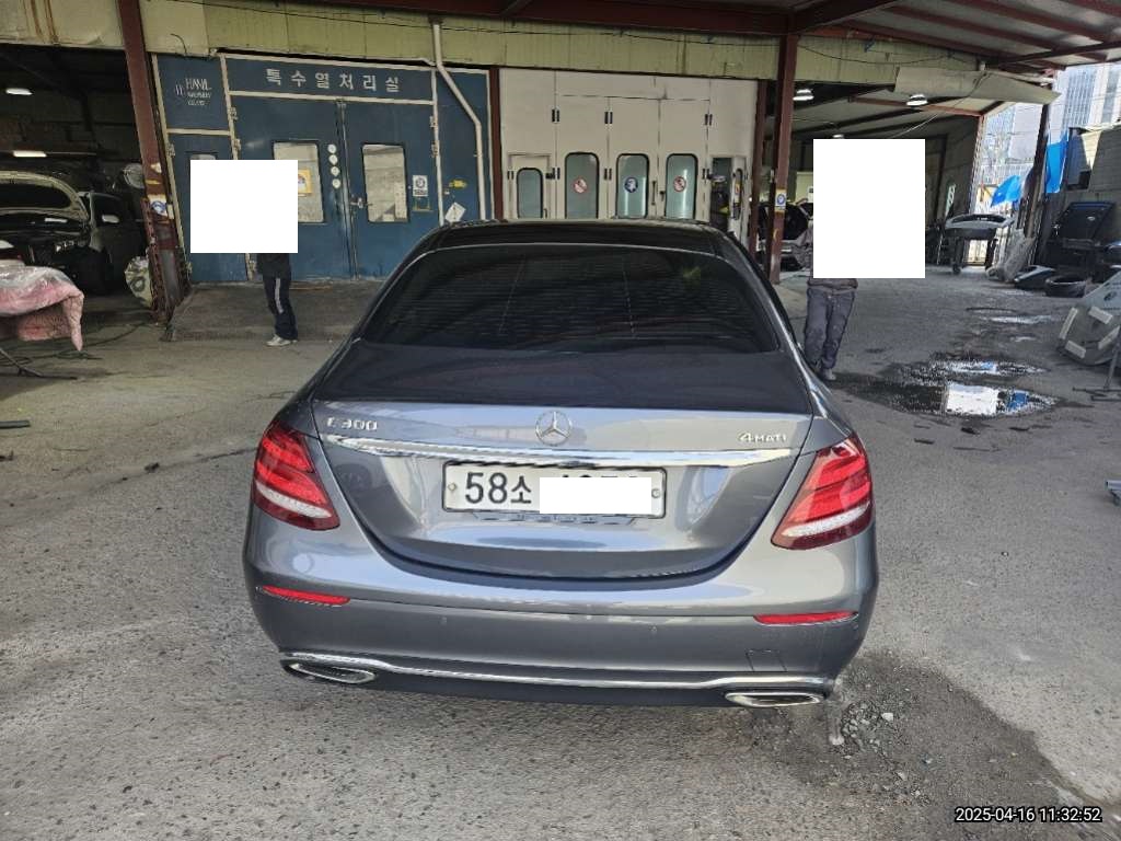 2019 Mercedes-Benz E300 4Matic, photograph 1