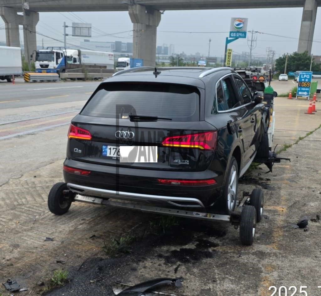 2020 Audi Q5 40 TDI quattro, photograph 1