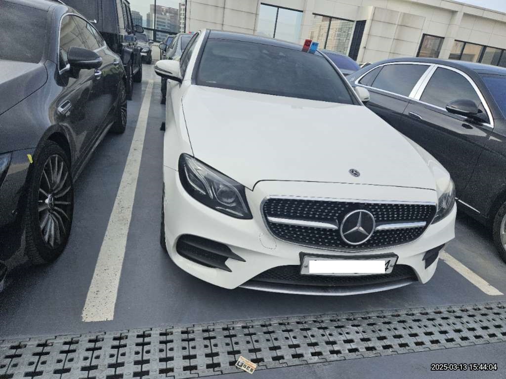 2019 Mercedes-Benz Benz E350 4Matic, photograph 1