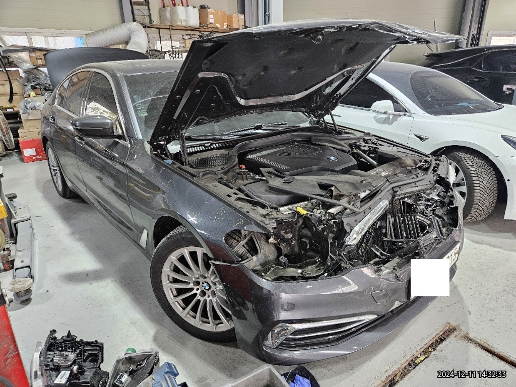 2020 BMW 520i Luxury, photograph 4