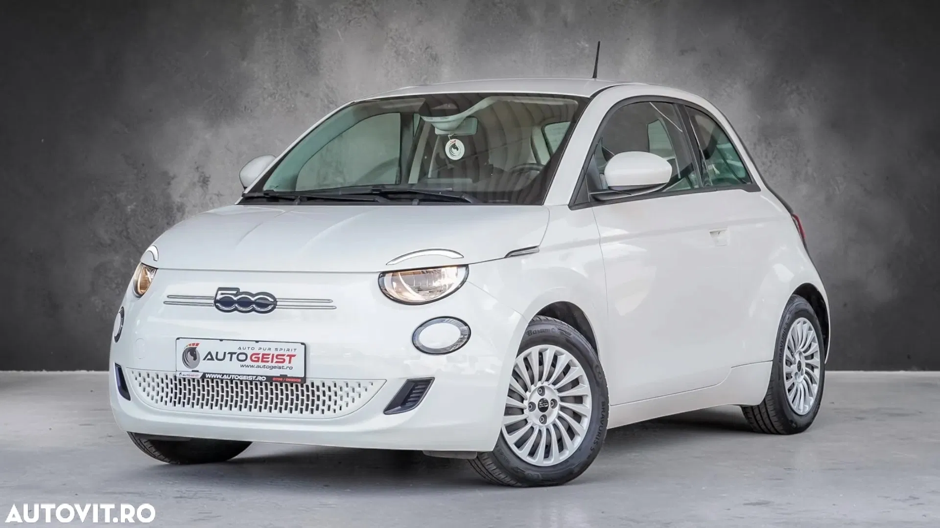 2021 Fiat 500E Action, photograph 2