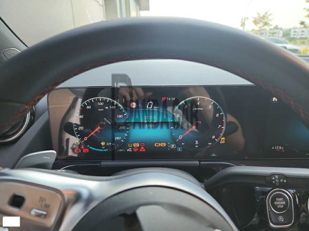 2022 Mercedes-Benz GLA250 4MATIC, photograph 3
