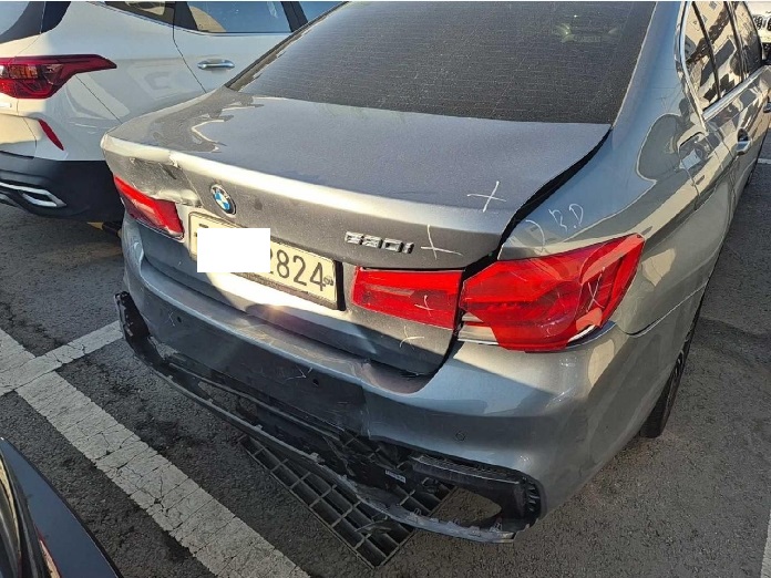 2019 BMW 530i M Sport Package Plus, photograph 2