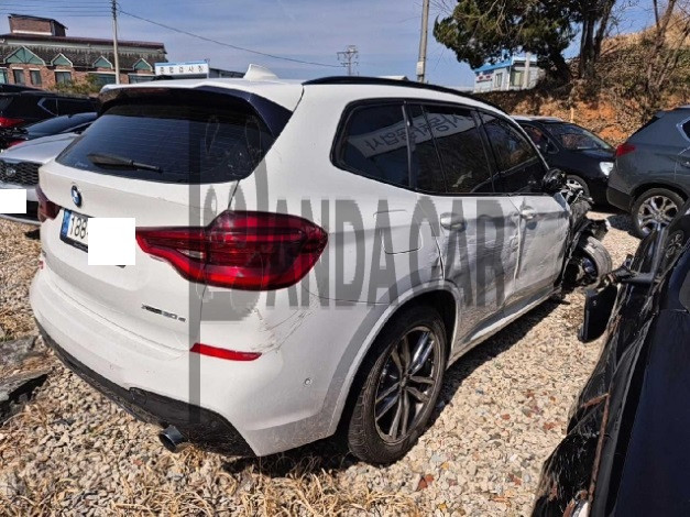 2021 BMW X3 xDrive30e, photograph 2