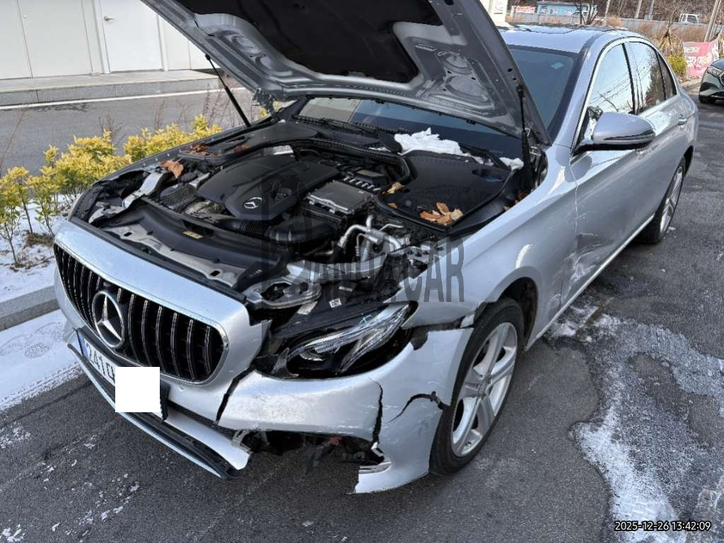 2017 Mercedes-Benz E220 d 4Matic, photograph 3