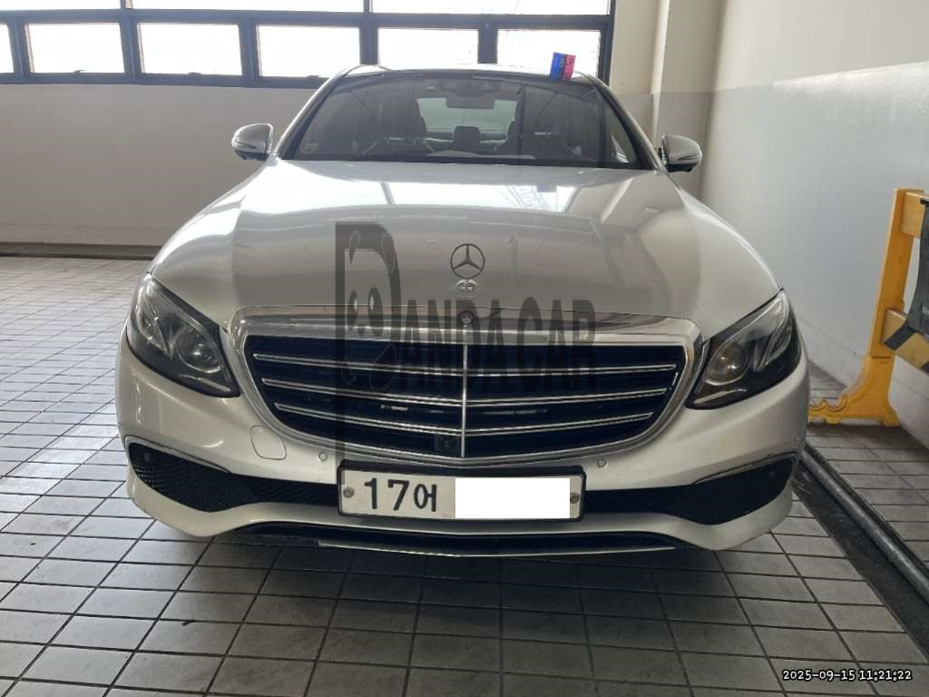 2017 Mercedes-Benz E300 4Matic, photograph 2