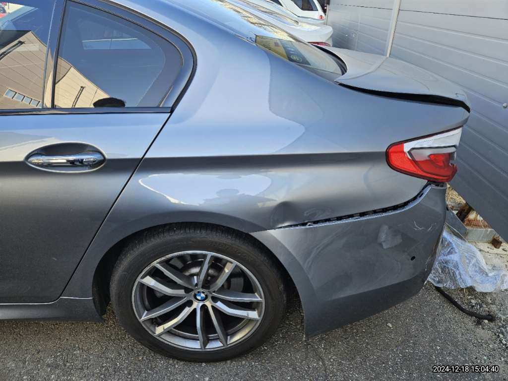 2017 BMW 520d, photograph 2