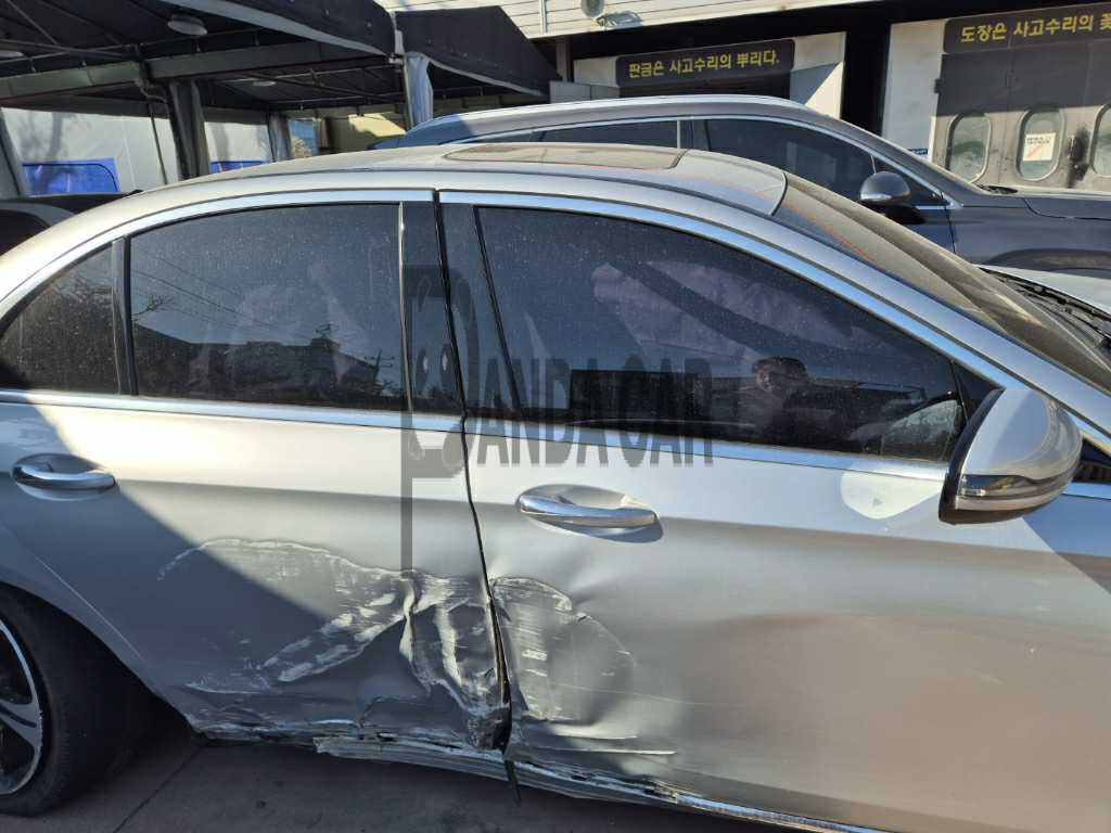 2017 Mercedes-Benz E220 d, photograph 4