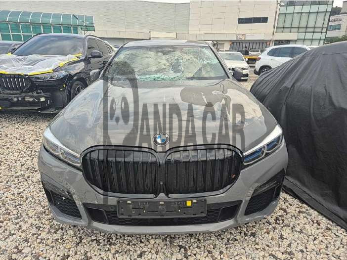 2020 BMW 740Li xDrive M Sport Package, photograph 1