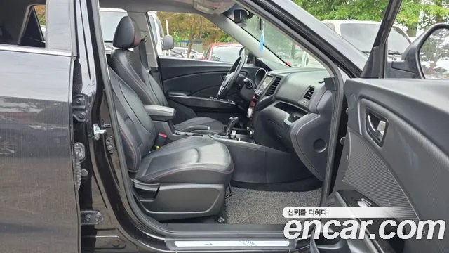 2017 KG_Mobility_Ssangyong TIBOLI Diesel RX 2WD, photograph 4