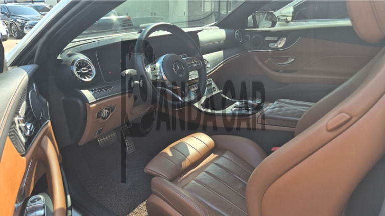2020 Mercedes-Benz E220 d Coupe, photograph 3