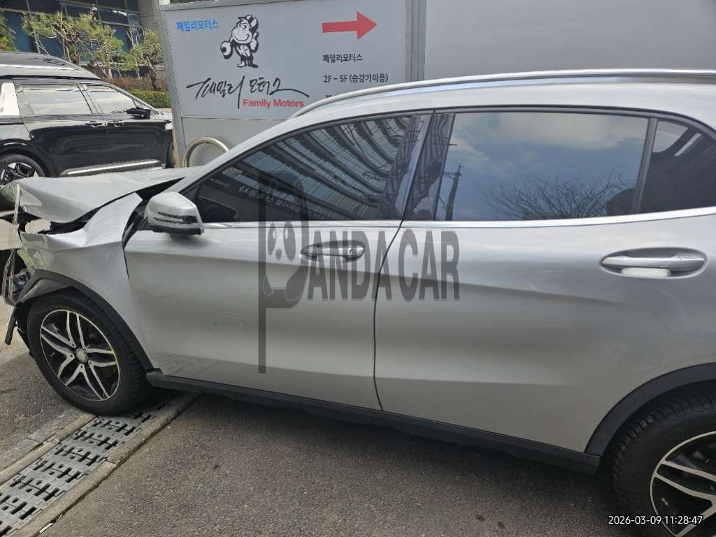 2018 Mercedes-Benz GLA220, photograph 4