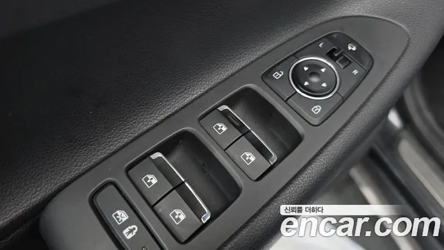 Hyundai Grandeur 2.5 — photo 1 of 32