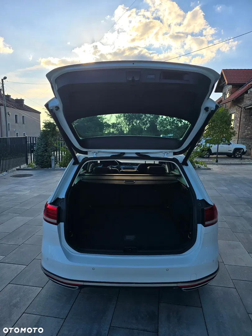 2017 Volkswagen Passat Alltrack, photograph 7