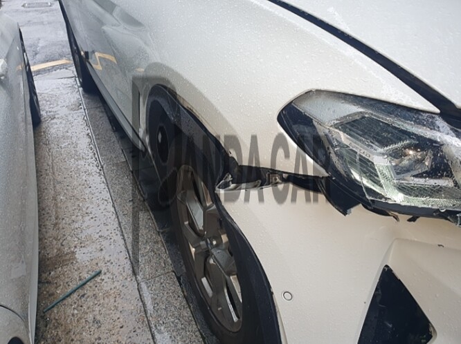 2022 BMW X3 xDrive20i, photograph 2