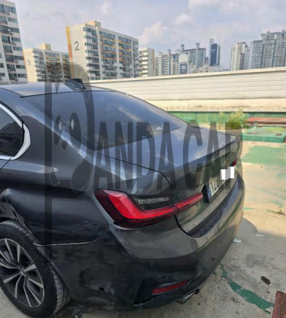 2022 BMW 320i, photograph 2