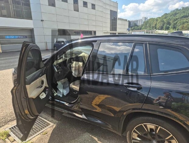2023 BMW iX3 M Sport, photograph 2