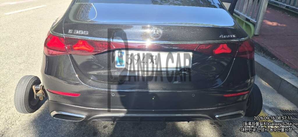 2025 Mercedes-Benz E 300 4MATIC, photograph 3