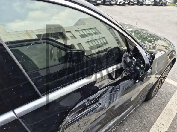 2026 Mercedes-Benz E 300 4MATIC, photograph 4