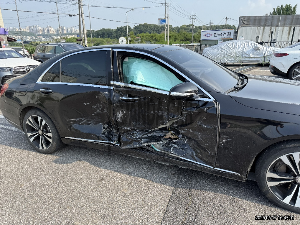 2017 Mercedes-Benz S400 4Matic L, photograph 4